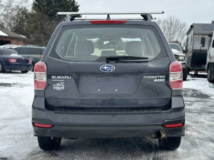 2017 SUBARU Forester 2.5i