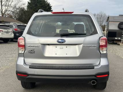 2017 SUBARU Forester Base