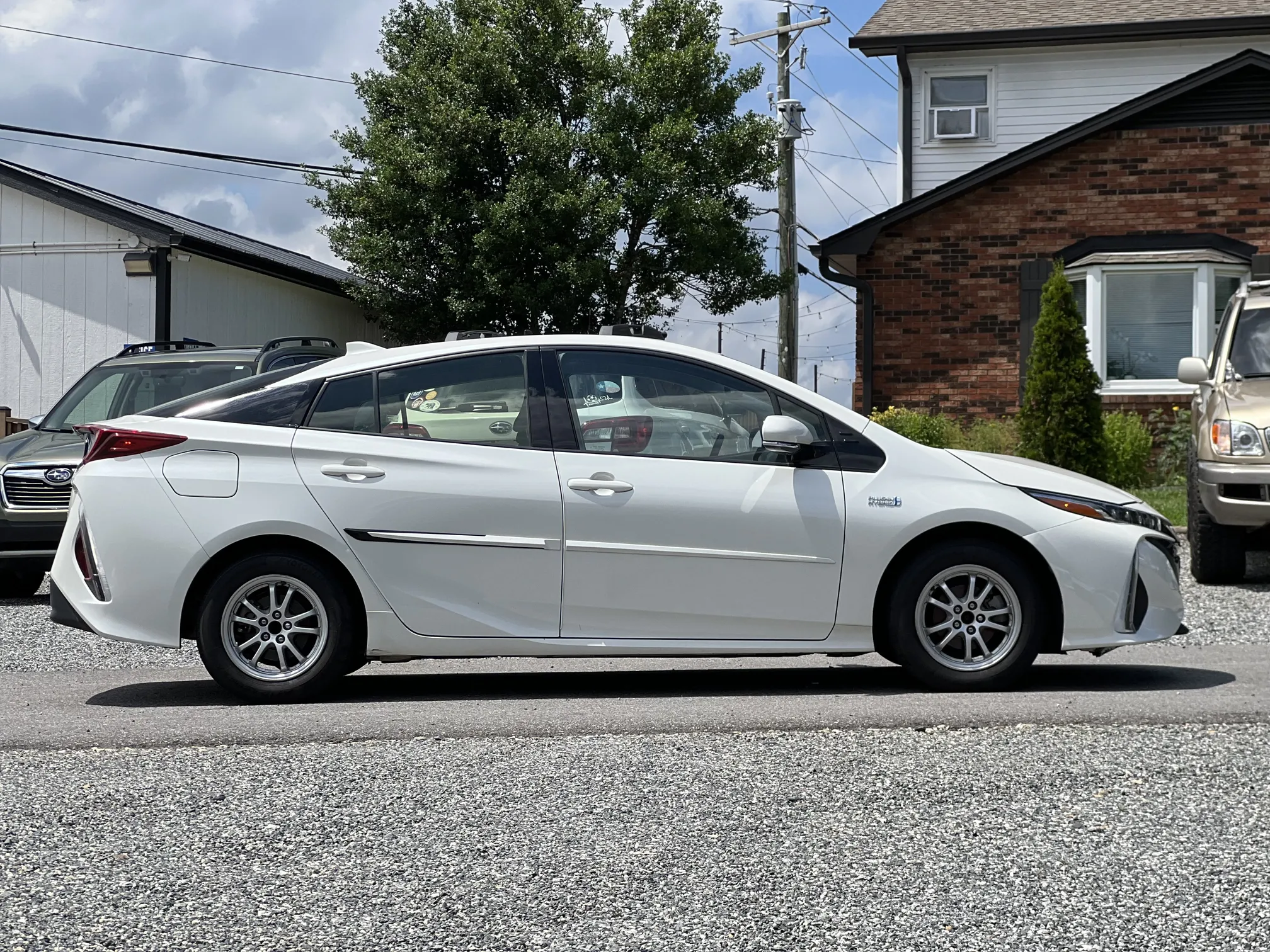 2017 Toyota Prius Prime Plus photo 2