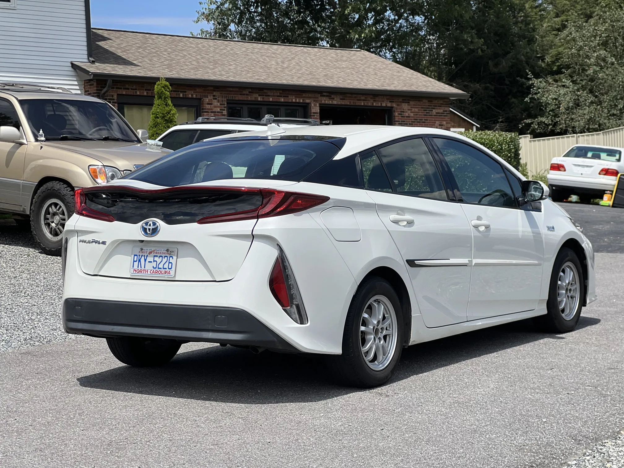 2017 Toyota Prius Prime Plus photo 3
