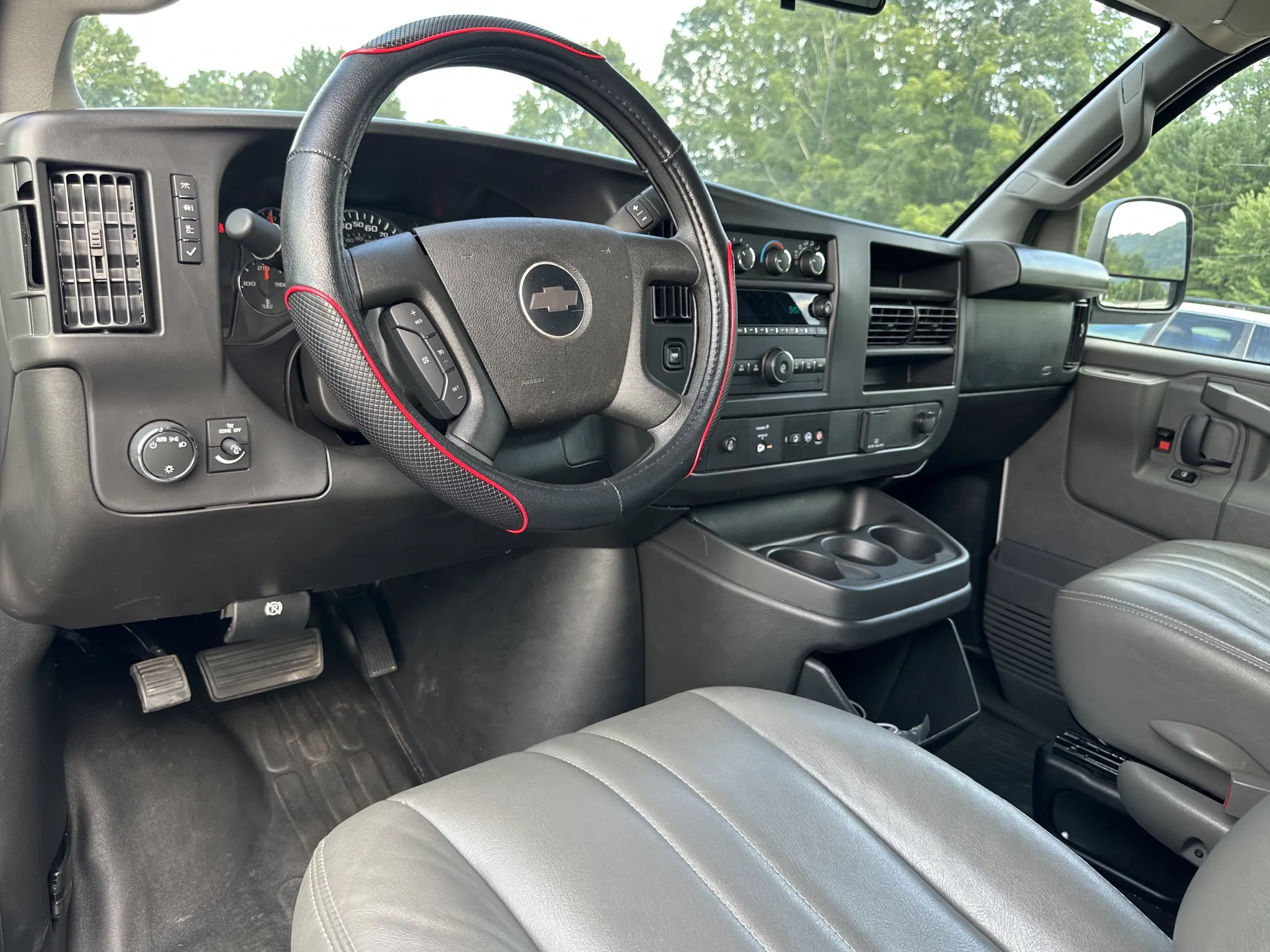 2024 Chevrolet Express Cargo 2500 - White
