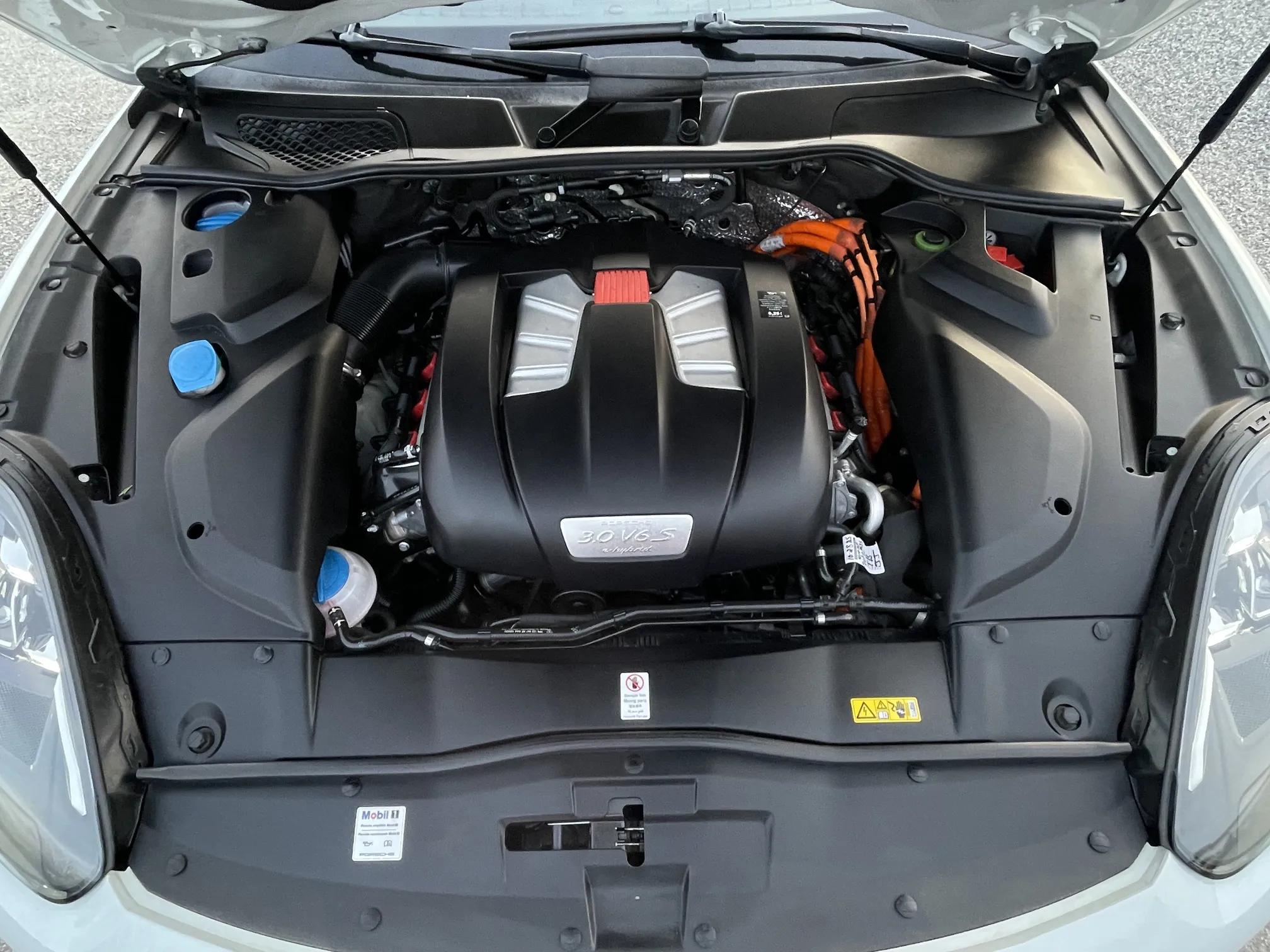 2018 Porsche Cayenne s e-hybrid platinum edition