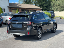 2022 Subaru Outback Touring CVT / 13K Miles