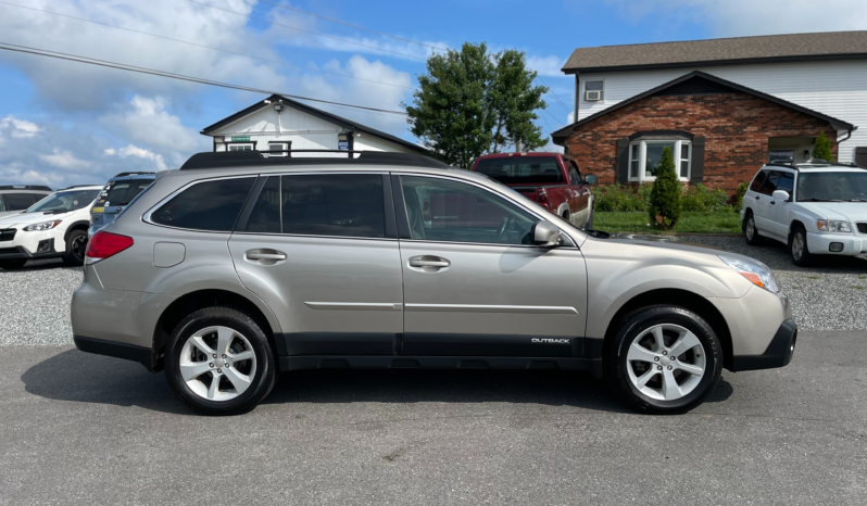 
								2014 Subaru Outback 4dr Wgn H4 6Spd Manual 2.5i Premium / 44K Miles full									