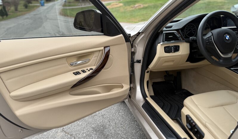 
								2015 BMW 3 Series 4dr Sdn 328i RWD / 13K Miles full									