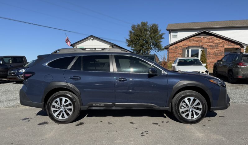 
								2025 Subaru Outback Premium AWD / 2K Miles full									