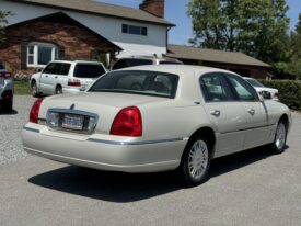 2007 Lincoln Town Car Signature Limited / 37k