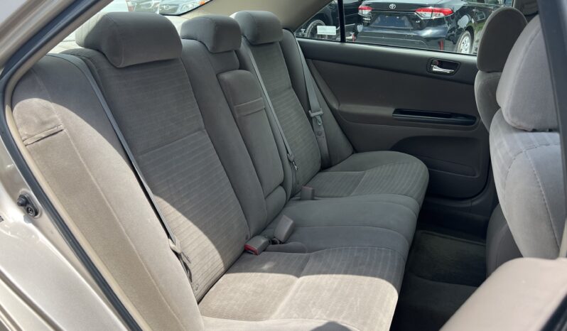 
								2005 Toyota Camry / 121k full									