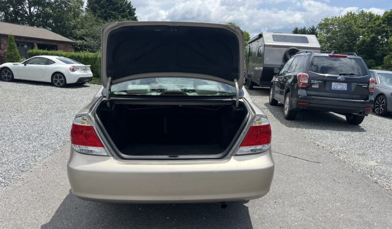 
								2005 Toyota Camry / 121k full									