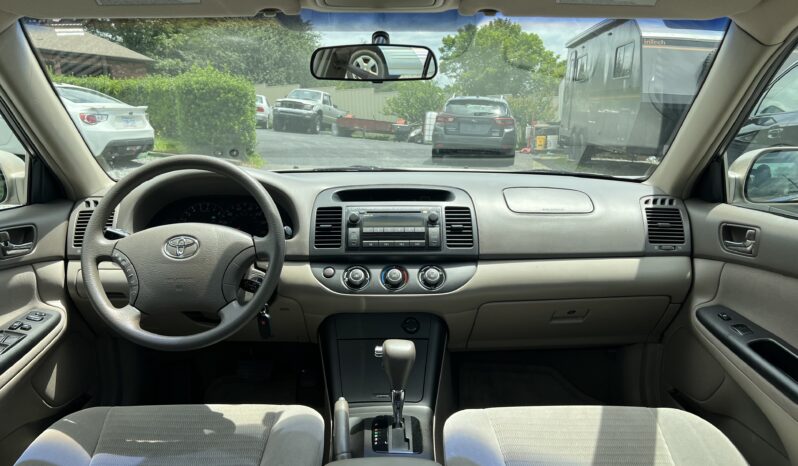 
								2005 Toyota Camry / 121k full									