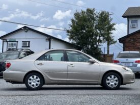 2005 Toyota Camry / 121k