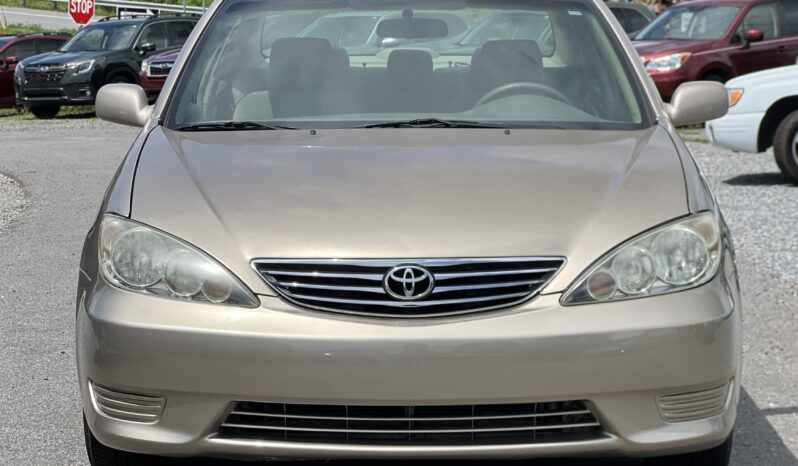 
								2005 Toyota Camry / 121k full									