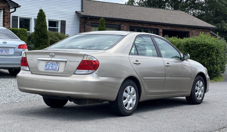 
								2005 Toyota Camry / 121k full									