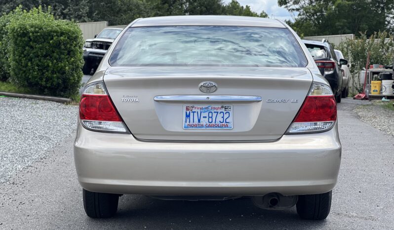 
								2005 Toyota Camry / 121k full									