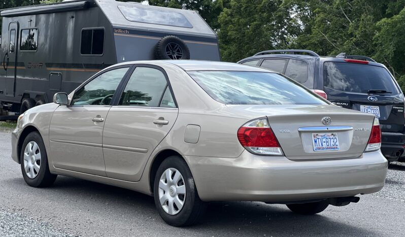 
								2005 Toyota Camry / 121k full									