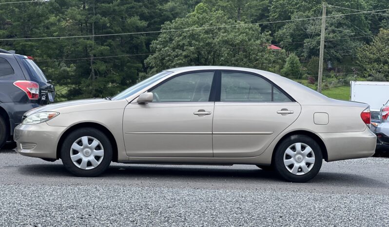 
								2005 Toyota Camry / 121k full									