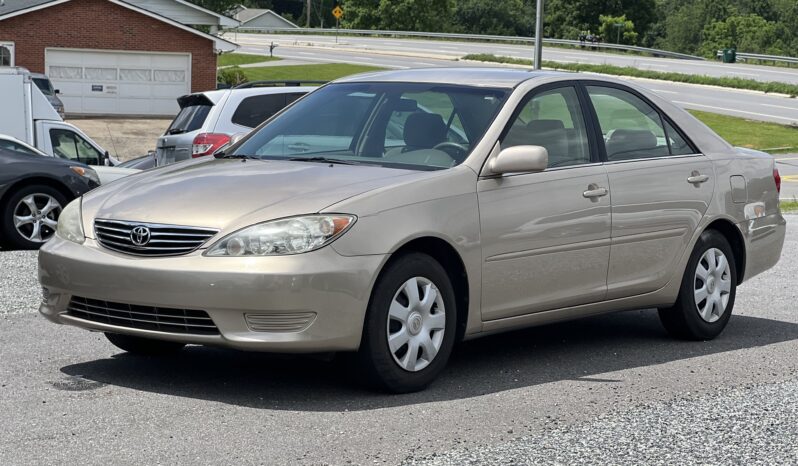 
								2005 Toyota Camry / 121k full									