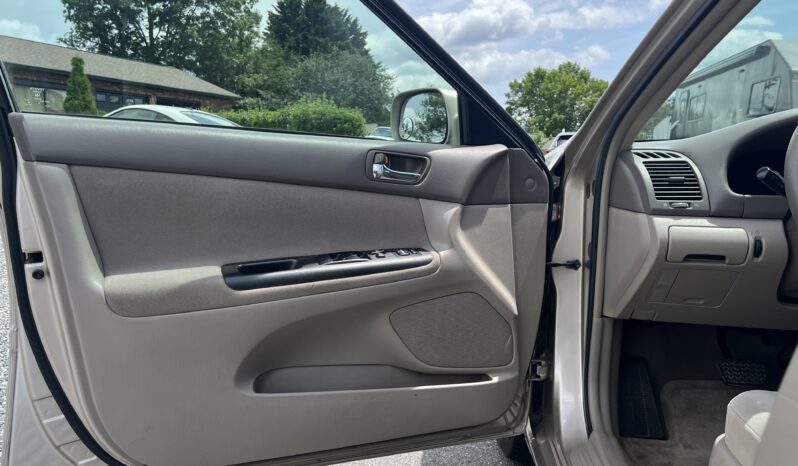 
								2005 Toyota Camry / 121k full									
